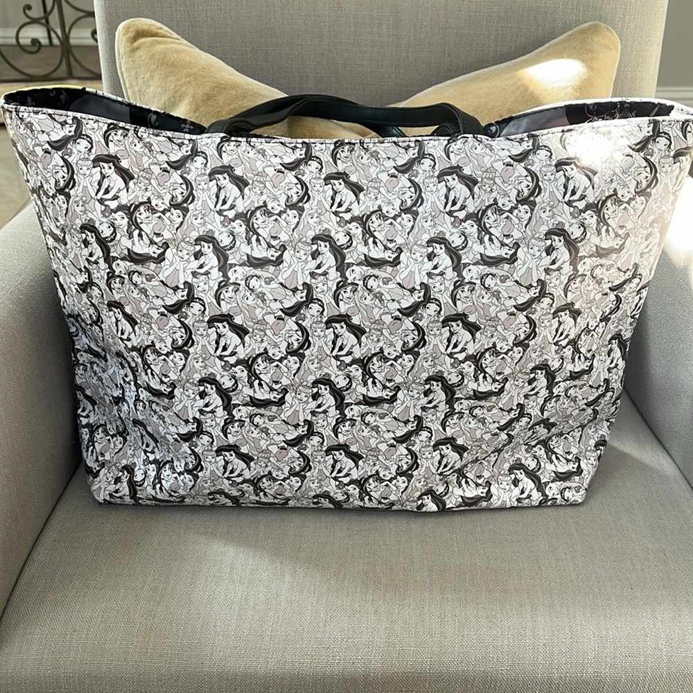 Disney Princess Tote - Picture 5 of 9